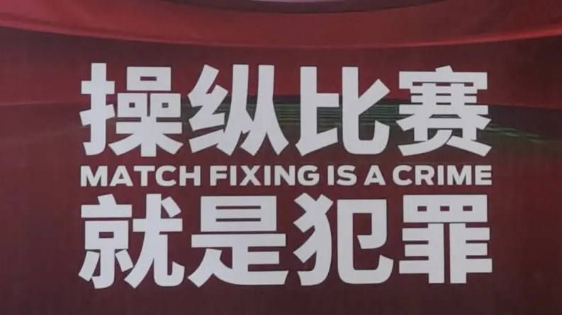 在床上疯狂打扑克